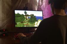 Which Monitor Features Are Essential for Esports Players?