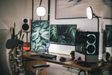 What’s the Difference Between a Gaming Desk and a Standard Desk?